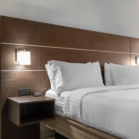 Holiday Inn Express And Suites Chicago West - St Charles By Ihg Saint Charles Exterior foto